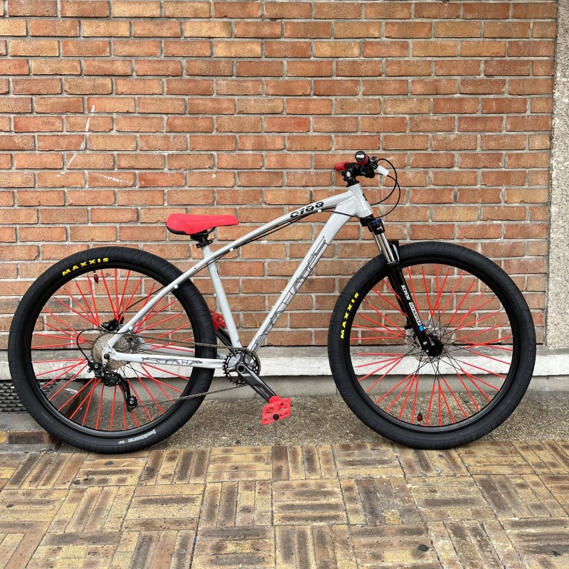 Vélo Soldes Magasin 34 Vélo Soldes Magasin -Vélo Soldes Magasin custom collective x c100 gris beton red 2022
