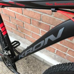 Custom VTT KRON 26" CUSTOM Rouge -Vélo Soldes Magasin custom vtt kron 26 custom rouge 3