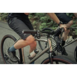 Poignées ODI X BJÖRN V2.1 Lock-on 135mm Noires -Vélo Soldes Magasin poignees odi x bjoern v21 lock on 135mm noires 3