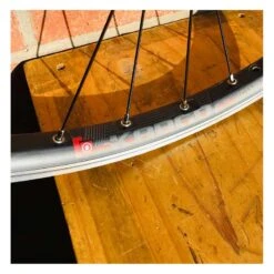 Roue Arrière Custom Bikelife X Collective 27.5 Pouces à Disk Noire - Wheeling Bike -Vélo Soldes Magasin roue arriere custom bikelife x collective 275 pouces a disk noire wheeling bike 10