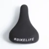 Selle BIKELIFE Noire Logo Blanc -Vélo Soldes Magasin selle bikelife noire logo blanc